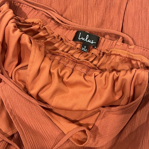 Lulus dress in pink. Never worn - Picture 4 of 4